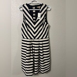 NWT Banana Republic Black and Cream Striped Dress 12‎
